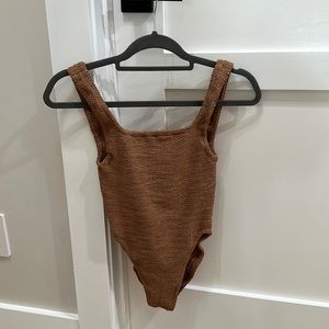 Brown ruched scoop neck HUNZA G.